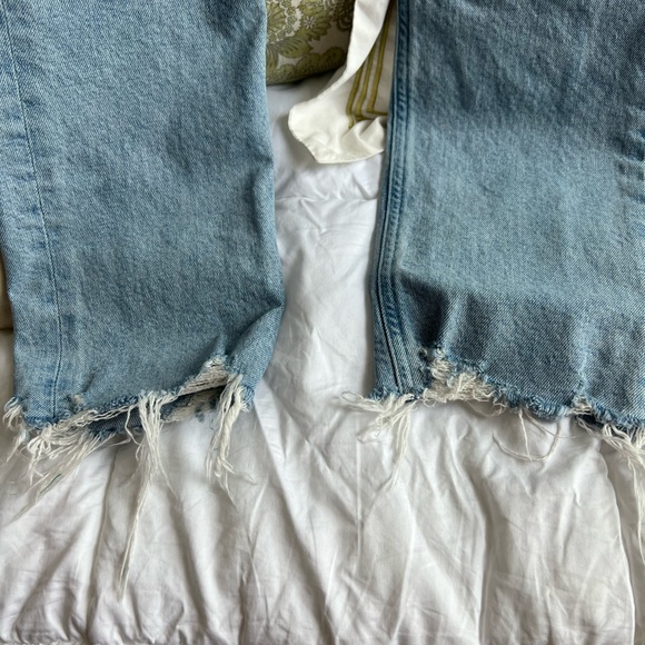 Agolde Riley Crop Jean: Size 26; Worn twice. Excellent condition; Non Smoker - Picture 4 of 4